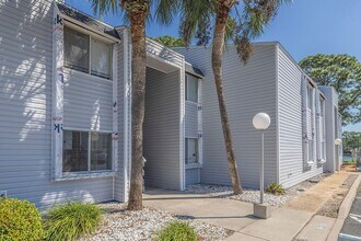 101 Old Ferry Rd in Shalimar, FL - Building Photo - Building Photo
