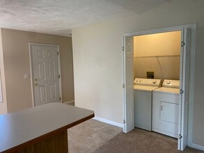 35 Cedar Ln in Santa Claus, IN - Foto de edificio - Building Photo