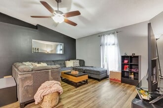 2738 Beacon Ct in Navarre, FL - Building Photo - Building Photo