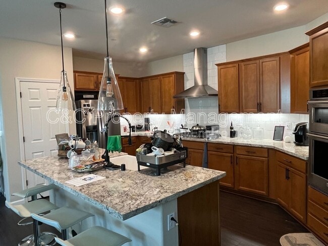 608 Somerset Way in Patterson, CA - Foto de edificio - Building Photo