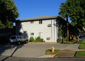 433 W 8th St in Corona, CA - Building Photo