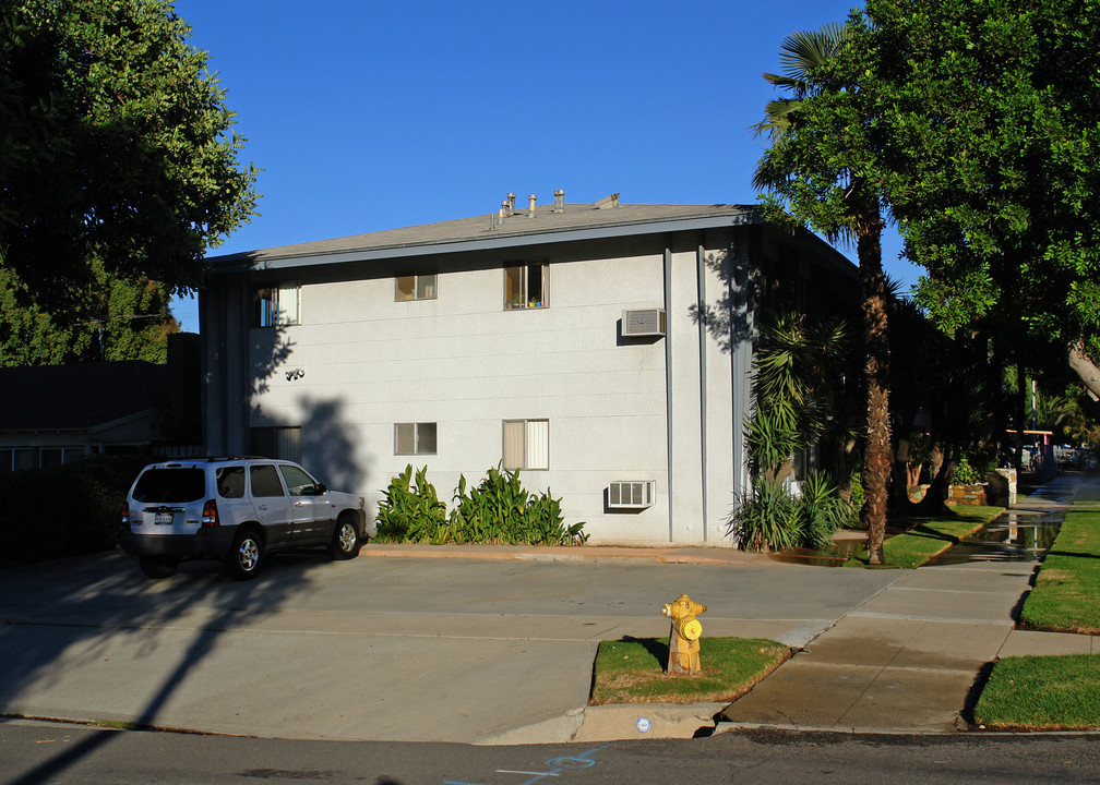 433 W 8th St in Corona, CA - Building Photo