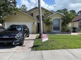 554 Eagle Pointe S in Kissimmee, FL - Building Photo