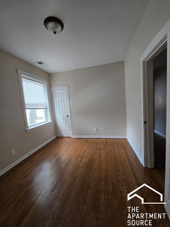 3757 W Sunnyside Ave, Unit 1 in Chicago, IL - Foto de edificio - Building Photo