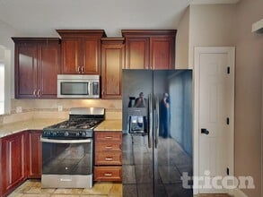 1672 Woodsford Rd in Kennesaw, GA - Foto de edificio - Building Photo