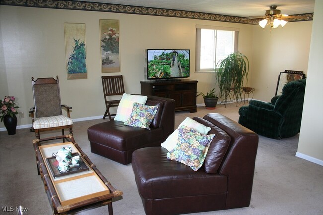 300 Calvin Dr in Seven Hills, OH - Building Photo - Building Photo