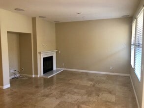 122 Chantilly in Irvine, CA - Building Photo - Building Photo