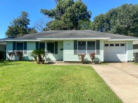 2328 Gary Ave in Nederland, TX - Building Photo