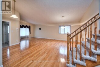 571 Brigantine Dr in Waterloo, ON - Building Photo - Building Photo