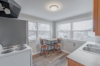 201 14th St, Unit #3 in Winona Lake, IN - Foto de edificio - Building Photo