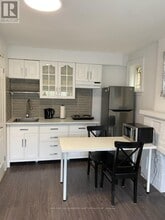 2518 Lake Shore Blvd W in Toronto, ON - Building Photo - Building Photo