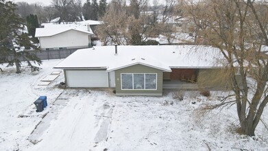 2 Willow Ridge Rd in Winnipeg, MB - Building Photo - Building Photo