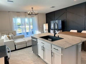 202 Mangrove Shade Cir, Unit Apt 202 in Apollo Beach, FL - Building Photo - Building Photo