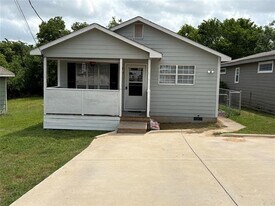 616 N 7th St in Midlothian, TX - Building Photo