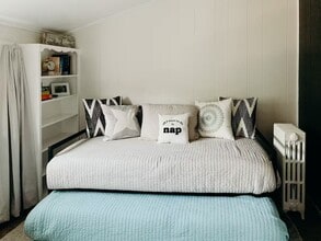 22101 Nowlin St, Unit West Dearborn Apartment in Dearborn, MI - Foto de edificio - Building Photo