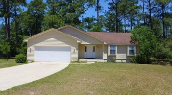 2138 Edgewood Dr in Navarre, FL - Building Photo