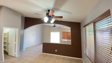 8036 N 56th Ln in Glendale, AZ - Building Photo - Building Photo