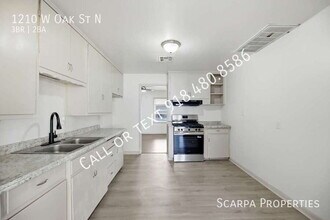 1210 W Oak St in Collinsville, OK - Building Photo - Building Photo