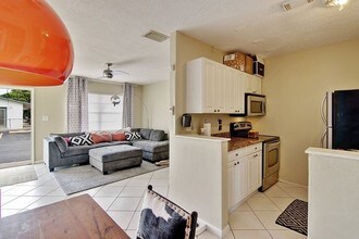 The Cottages in Wilton Manors, FL - Building Photo - Interior Photo