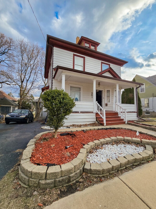 481 Division St in Elgin, IL - Building Photo - Building Photo