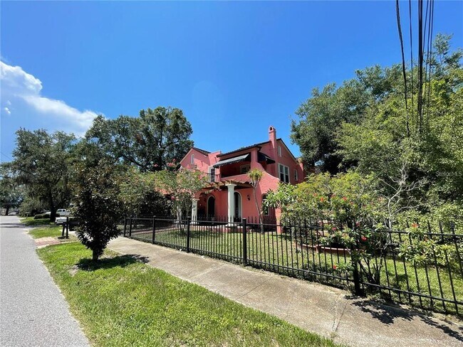 750 Carolina Ave-Unit -2 in Tarpon Springs, FL - Building Photo - Building Photo