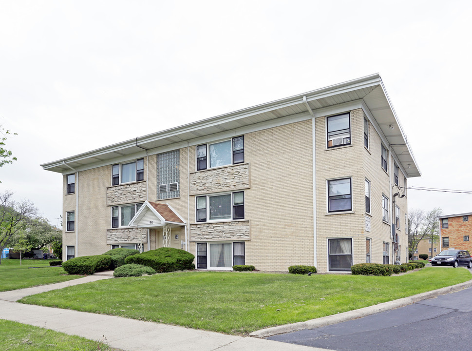 96 E Blecke Ave in Addison, IL - Foto de edificio