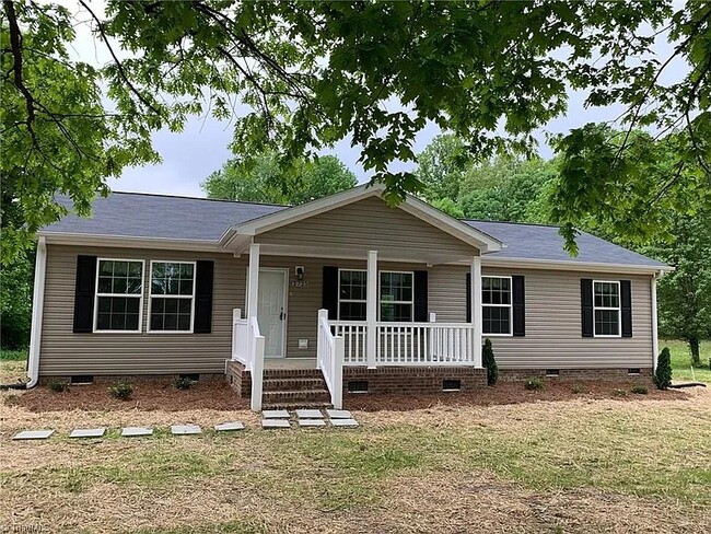 property at 3735 Oakwood Dr