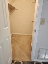 2503 E Lakeview Dr, Unit 9 in Johnson City, TN - Foto de edificio - Building Photo