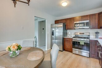 36 W Mahan Ave in Hazel Park, MI - Building Photo - Building Photo