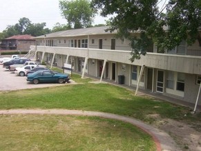 Golfcrest Apartments in Houston, TX - Building Photo - Building Photo