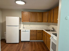 1 Lancelot Court in Salem, NH - Foto de edificio - Building Photo