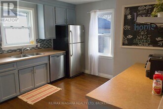 6100 Dixon St in Niagara Falls, ON - Building Photo - Building Photo