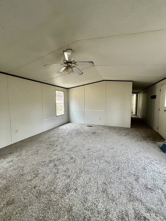 3845 Wickham Rd in Palmyra, TN - Building Photo