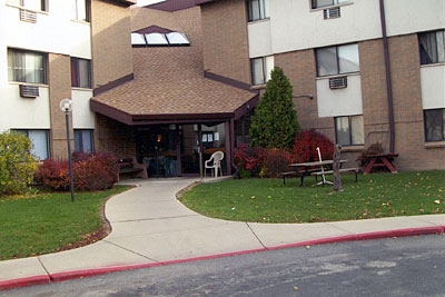 Fernwood Court Apartments in Milwaukee, WI - Foto de edificio