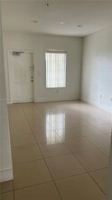6940 NW 179th St in Hialeah, FL - Building Photo - Building Photo