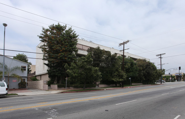 Chandler Apartments in Valley Village, CA - Building Photo - Building Photo