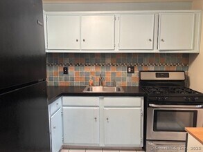 51 E Broadway in Milford, CT - Building Photo - Building Photo