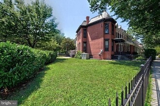 1200 Shepherd St NW in Washington, DC - Building Photo - Building Photo