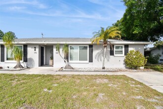 168 Golf Club Ln, Unit J302 in Venice, FL - Building Photo - Building Photo