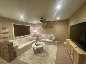 2806 Ridge Ct in Lawrence, KS - Building Photo