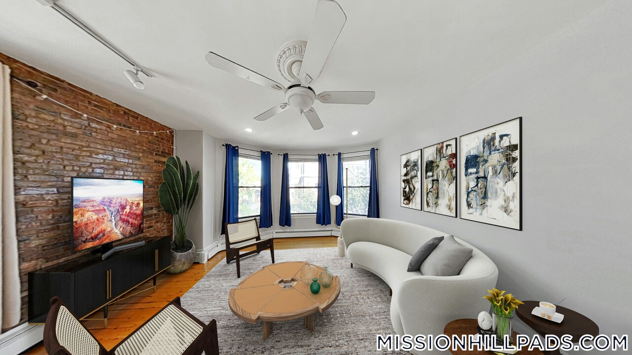 1538 Tremont St in Boston, MA - Building Photo