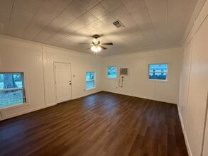 502 W Drew St in Kirbyville, TX - Foto de edificio - Building Photo