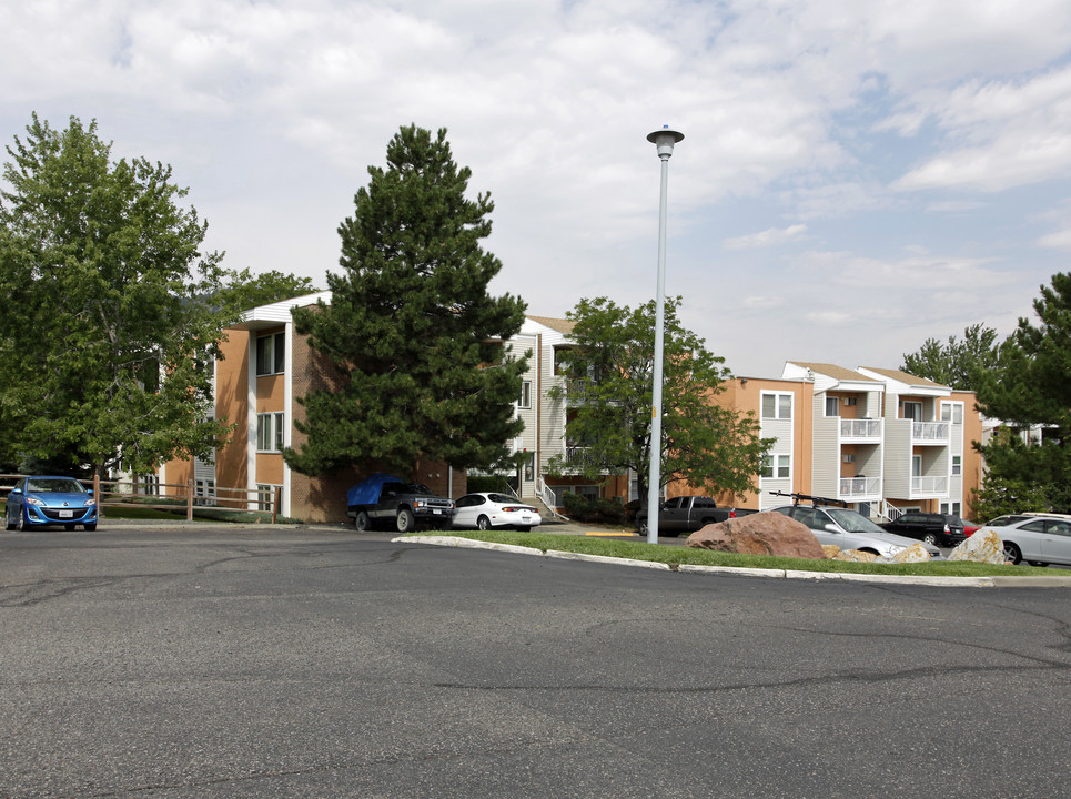 Golden Ridge Condominiums in Golden, CO - Building Photo