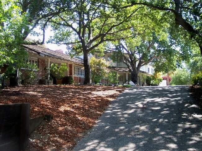 5887 Arboretum Dr, Unit Executive Carriage House