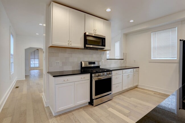 631 E 35th St in Baltimore, MD - Building Photo - Building Photo