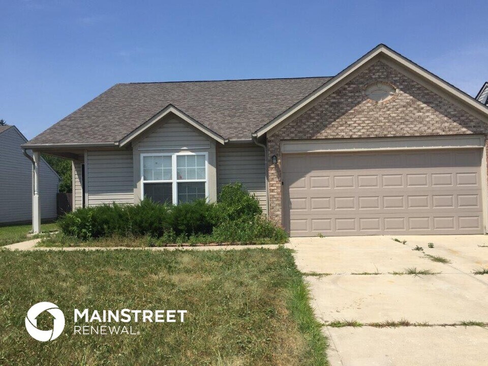 2226 Leaf Dr in Indianapolis, IN - Building Photo