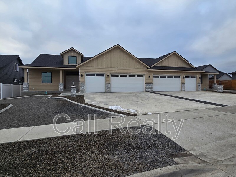 8119 N Austin Rd in Spokane, WA - Building Photo