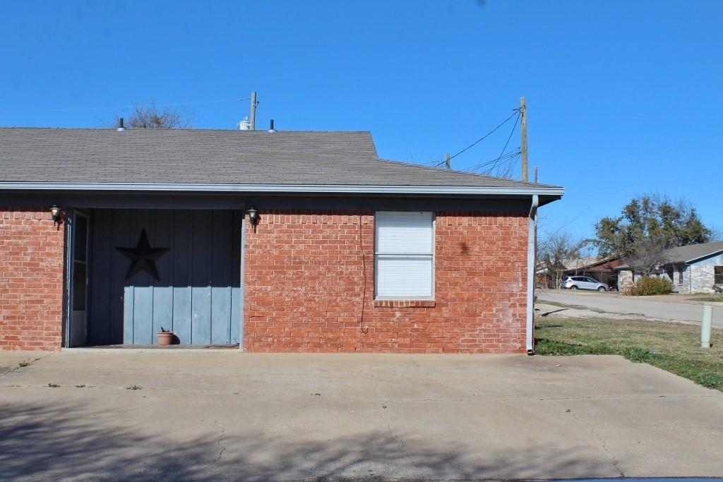 715 E 3rd St-Unit -4 in Weatherford, TX - Foto de edificio
