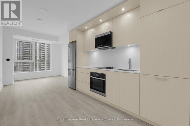 60 Central Park Roadway in Toronto, ON - Building Photo - Building Photo