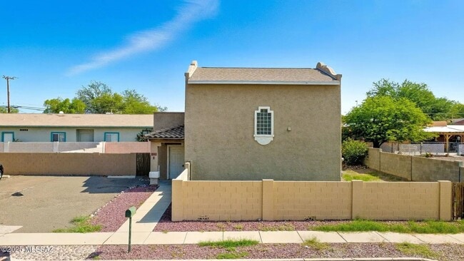 2862 N Tyndall Ave in Tucson, AZ - Building Photo - Building Photo